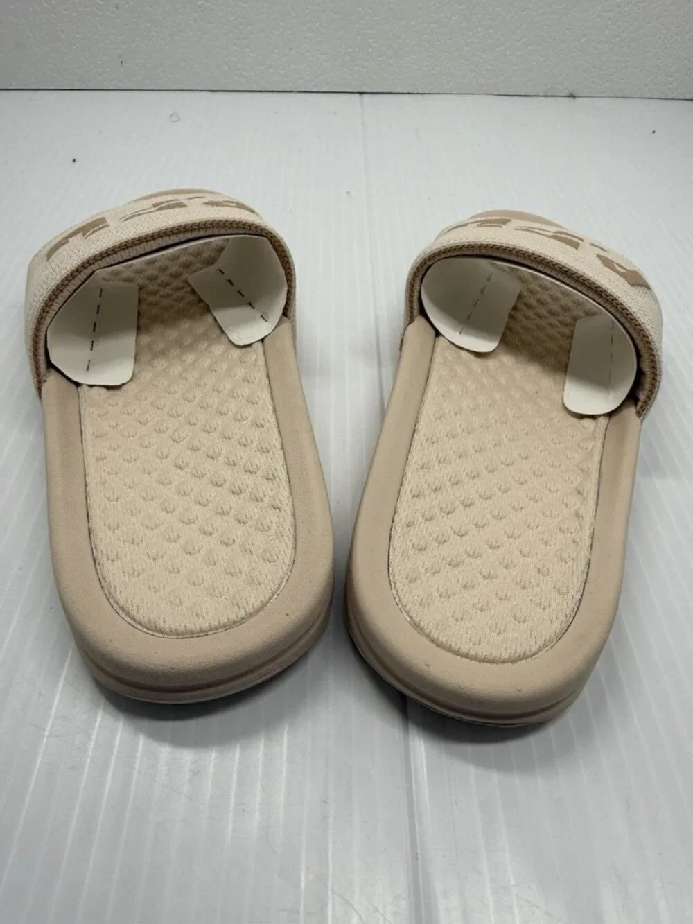 APL TechLoom Slide Womens 6 Beige Logo Comfort Sandals Warm Silk Caramel